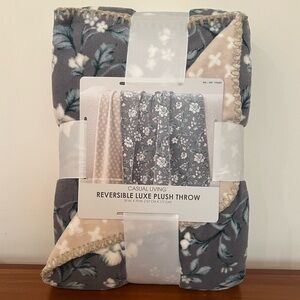 Casual Living Reversible Luxe Plush Throw